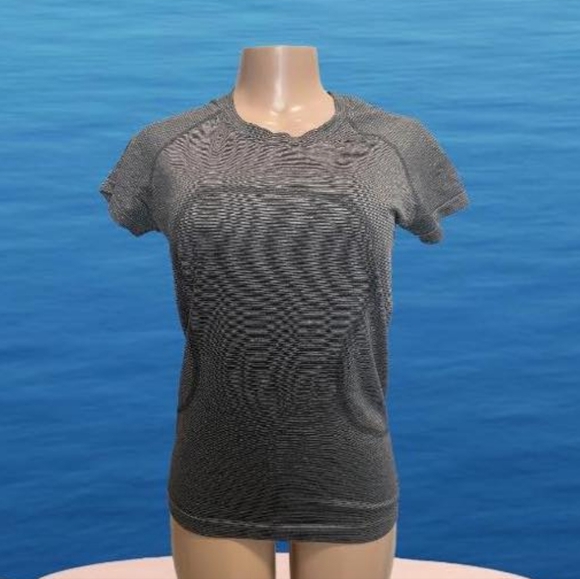 Lululemon blouse - Picture 1 of 4